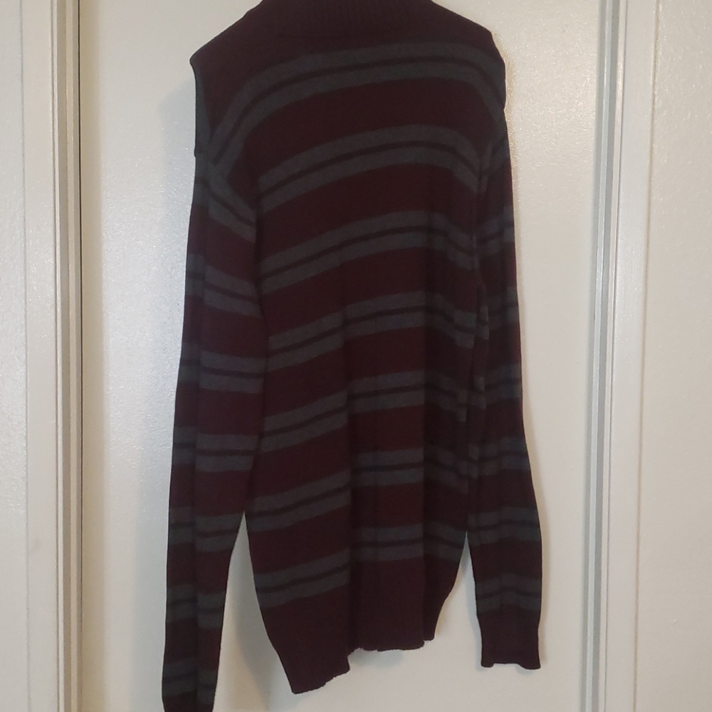 This is a men's very nice Sweater